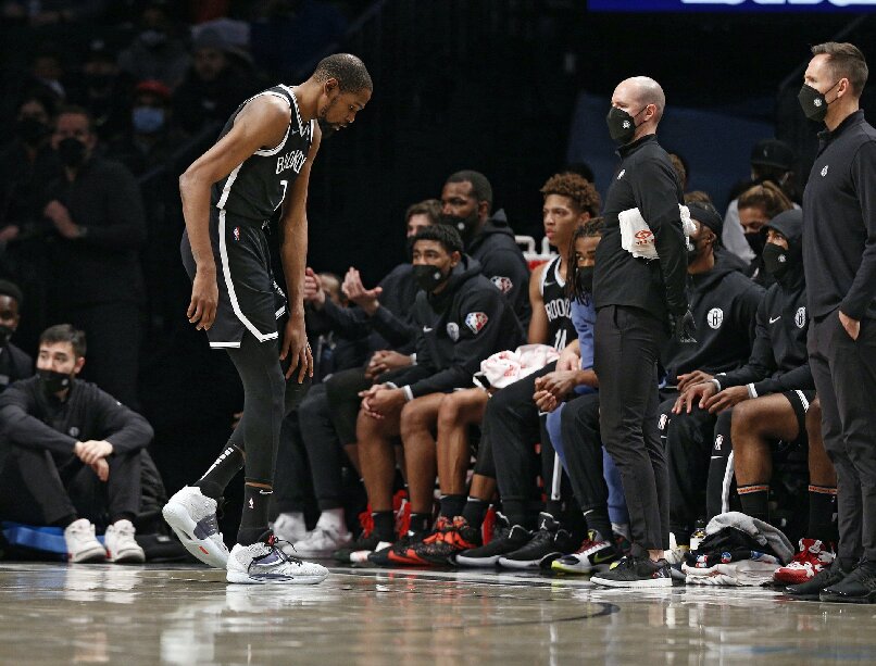 Kevin Durant loukkaantui Miami Heatiin vastaan